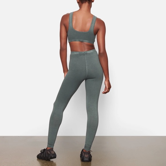 NWT: Outdoor Legging in Malachite - Picture 2 of 5